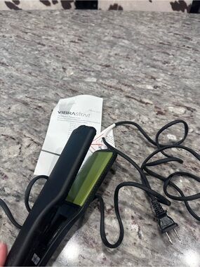 Vibrastrait  Ceramic Hair Straightener